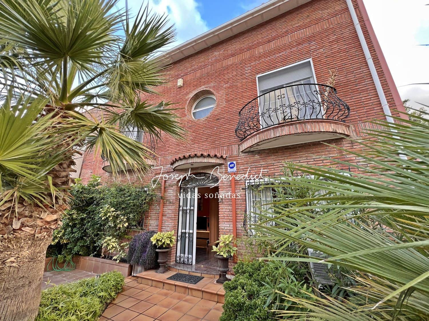 7 soveværelse Byhus til salg i Gava med swimmingpool garage - € 995.000 (Ref: 7734054)