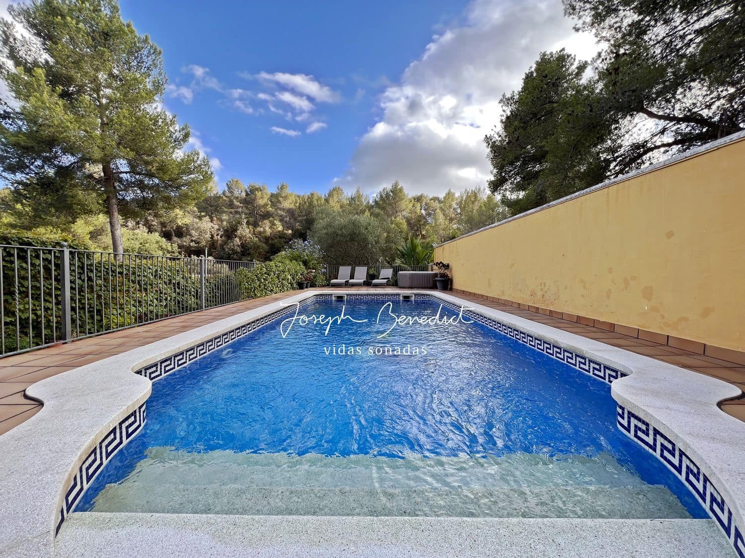 7 soveværelse Byhus til salg i Gava med swimmingpool garage - € 995.000 (Ref: 7734054)