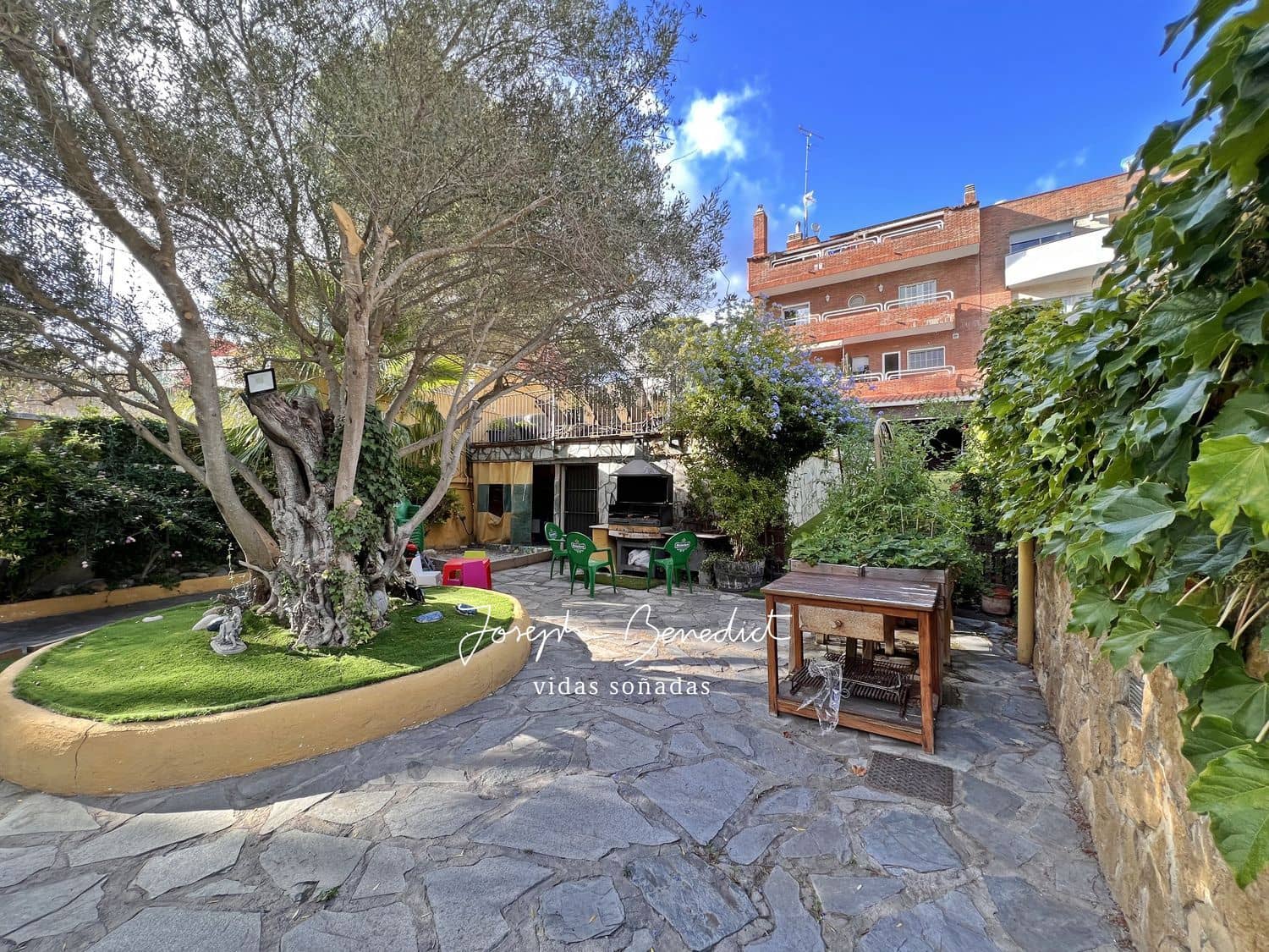 7 soveværelse Byhus til salg i Gava med swimmingpool garage - € 995.000 (Ref: 7734054)