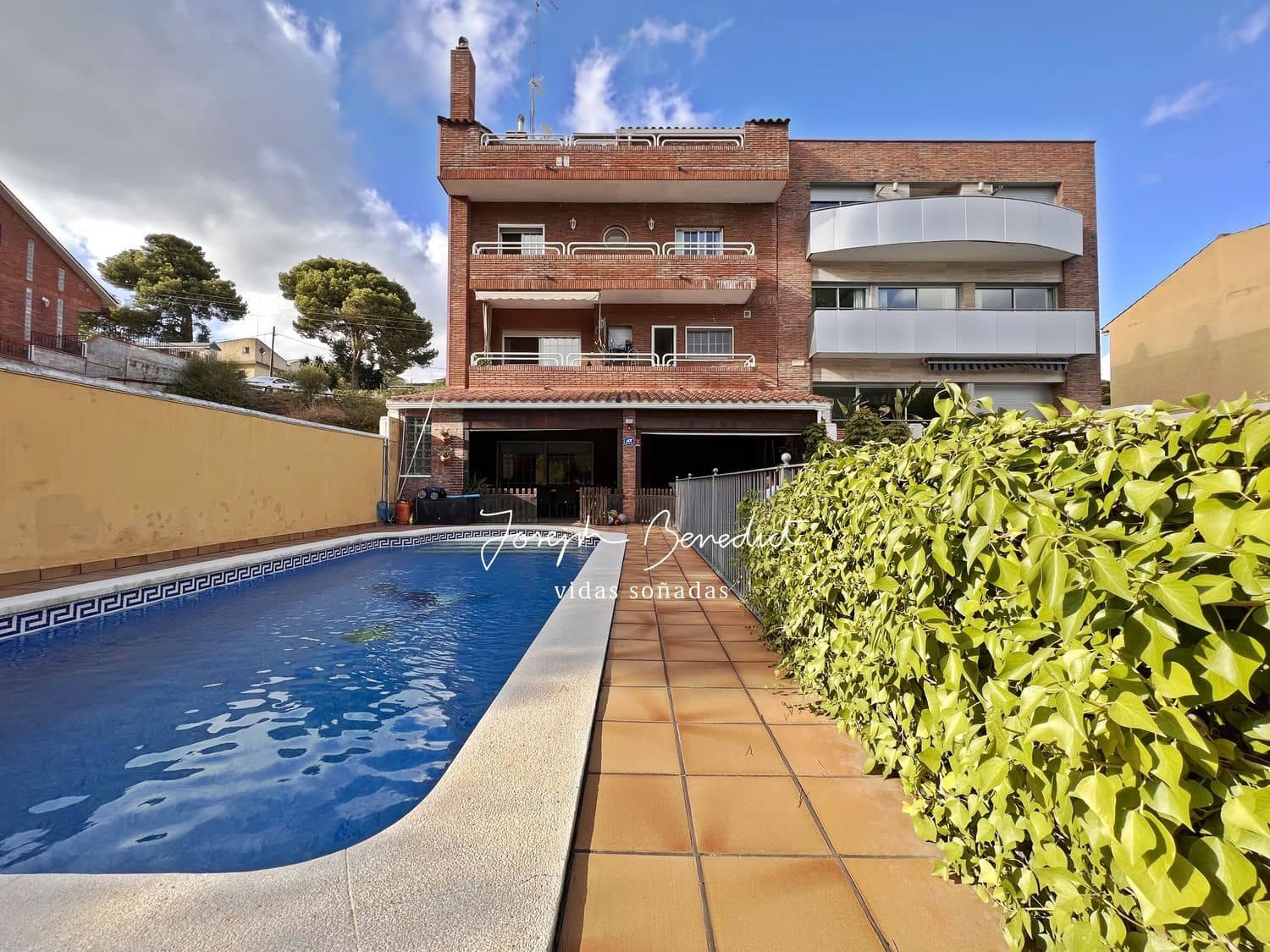 7 soveværelse Byhus til salg i Gava med swimmingpool garage - € 995.000 (Ref: 7734054)