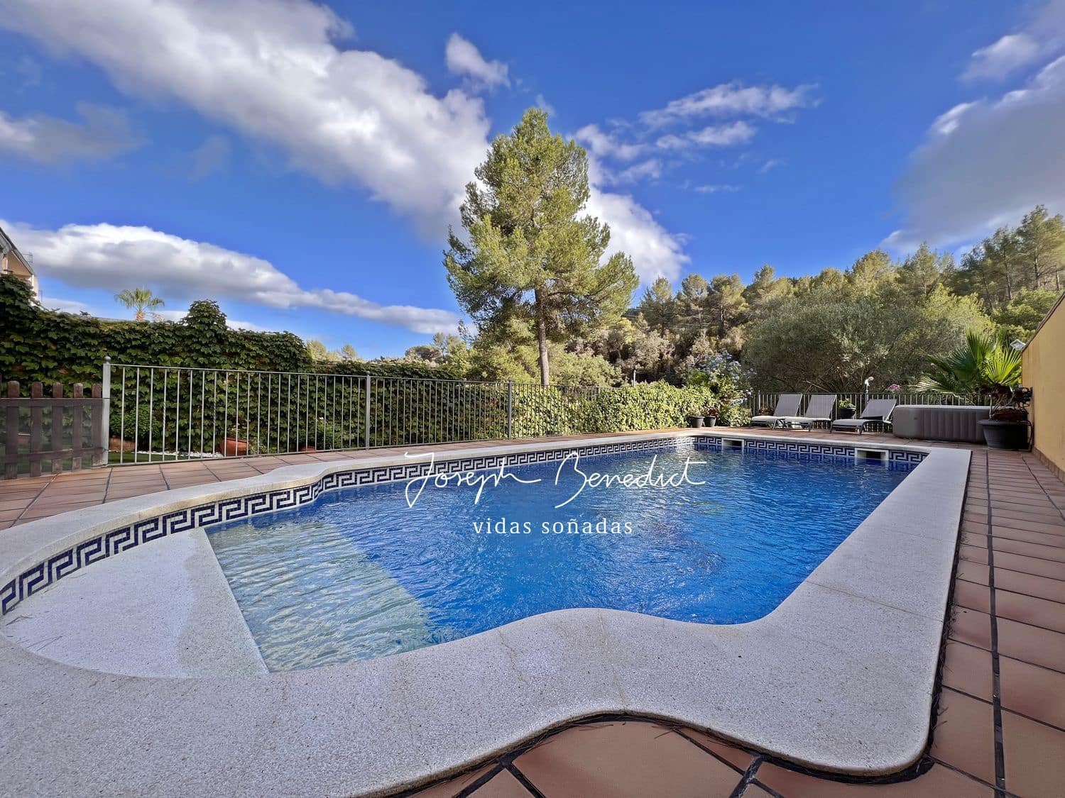 7 soveværelse Byhus til salg i Gava med swimmingpool garage - € 995.000 (Ref: 7734054)