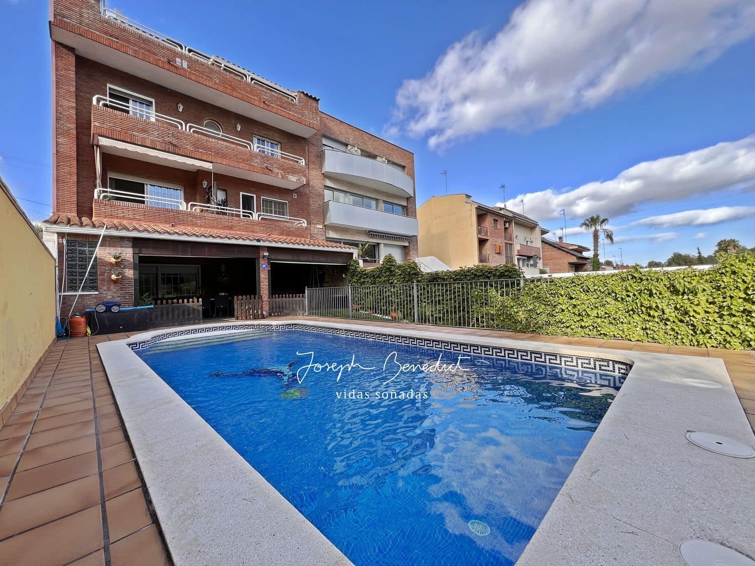 7 soveværelse Byhus til salg i Gava med swimmingpool garage - € 995.000 (Ref: 7734054)