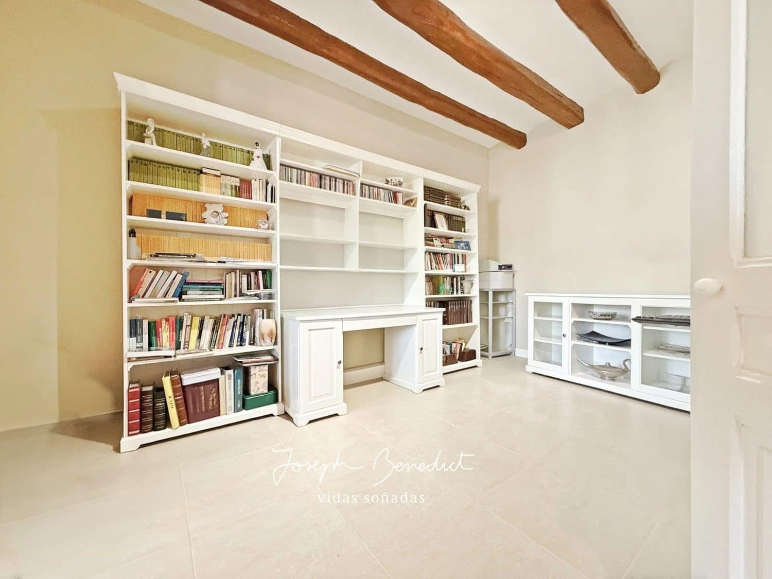 10 bedroom Townhouse for sale in Sant Quinti de Mediona with garage - € 400,000 (Ref: 9095059)