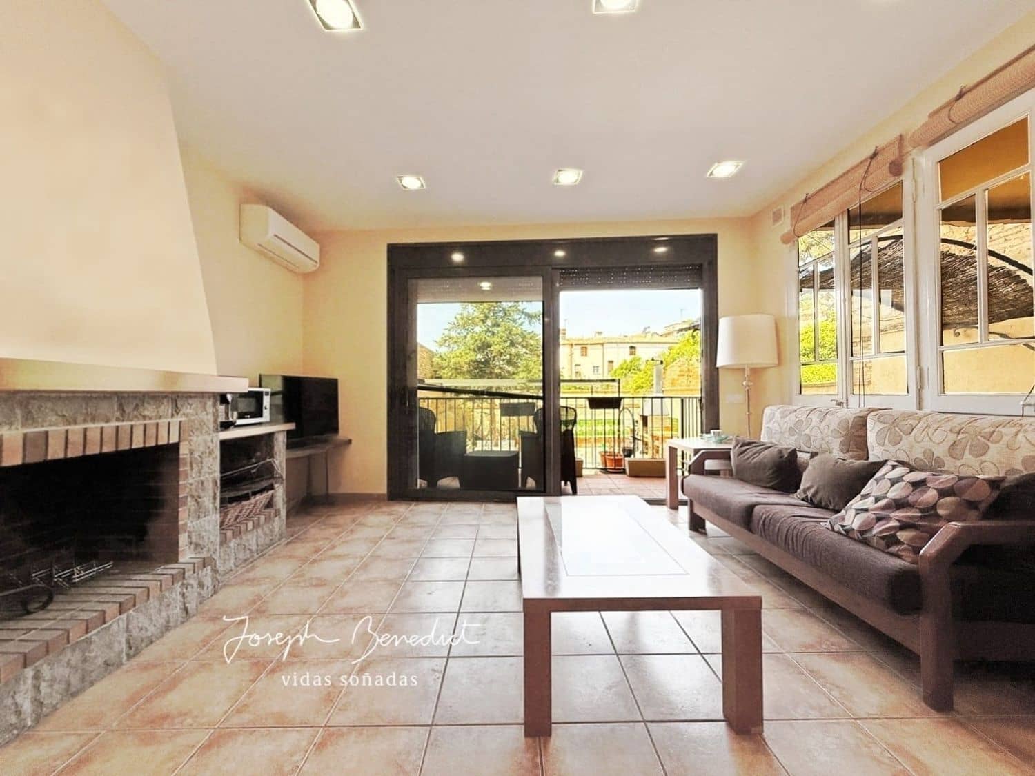 10 bedroom Townhouse for sale in Sant Quinti de Mediona with garage - € 400,000 (Ref: 9095059)