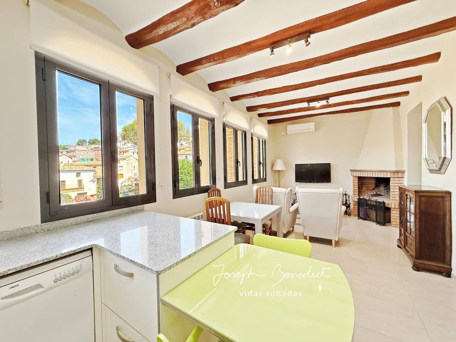 10 bedroom Townhouse for sale in Sant Quinti de Mediona with garage - € 400,000 (Ref: 9095059)