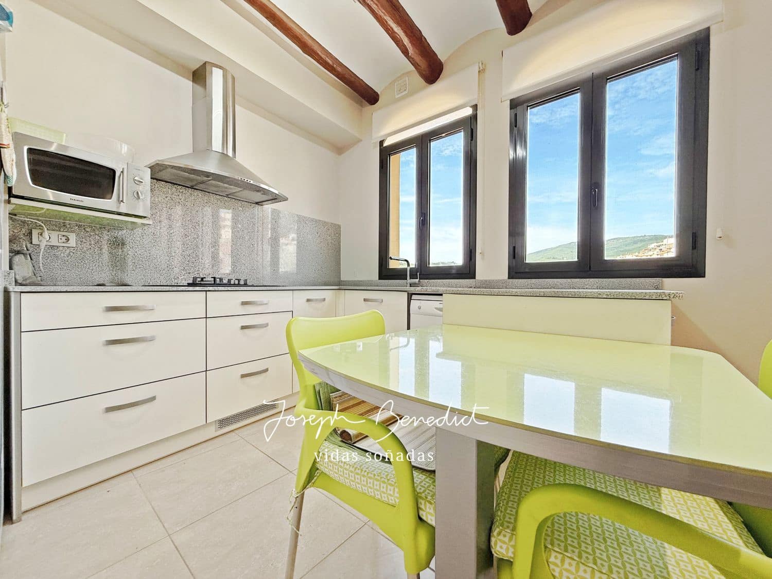 10 bedroom Townhouse for sale in Sant Quinti de Mediona with garage - € 400,000 (Ref: 9095059)