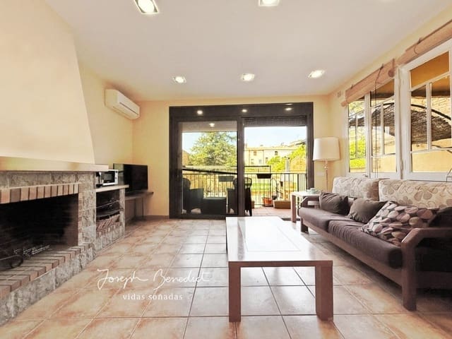 10 bedroom Townhouse for sale in Sant Quintí de Mediona with garage - € 400,000 (Ref: 9095059)