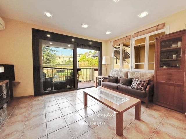 10 bedroom Townhouse for sale in Sant Quintí de Mediona with garage - € 400,000 (Ref: 9095059)