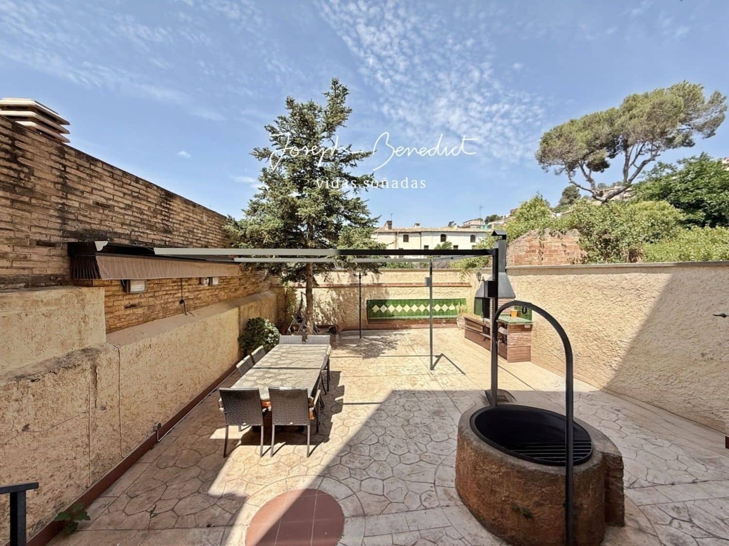 10 bedroom Townhouse for sale in Sant Quinti de Mediona with garage - € 400,000 (Ref: 9095059)