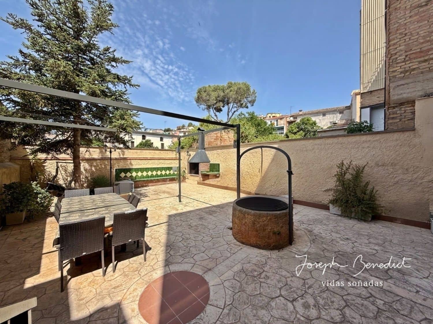10 bedroom Townhouse for sale in Sant Quinti de Mediona with garage - € 400,000 (Ref: 9095059)
