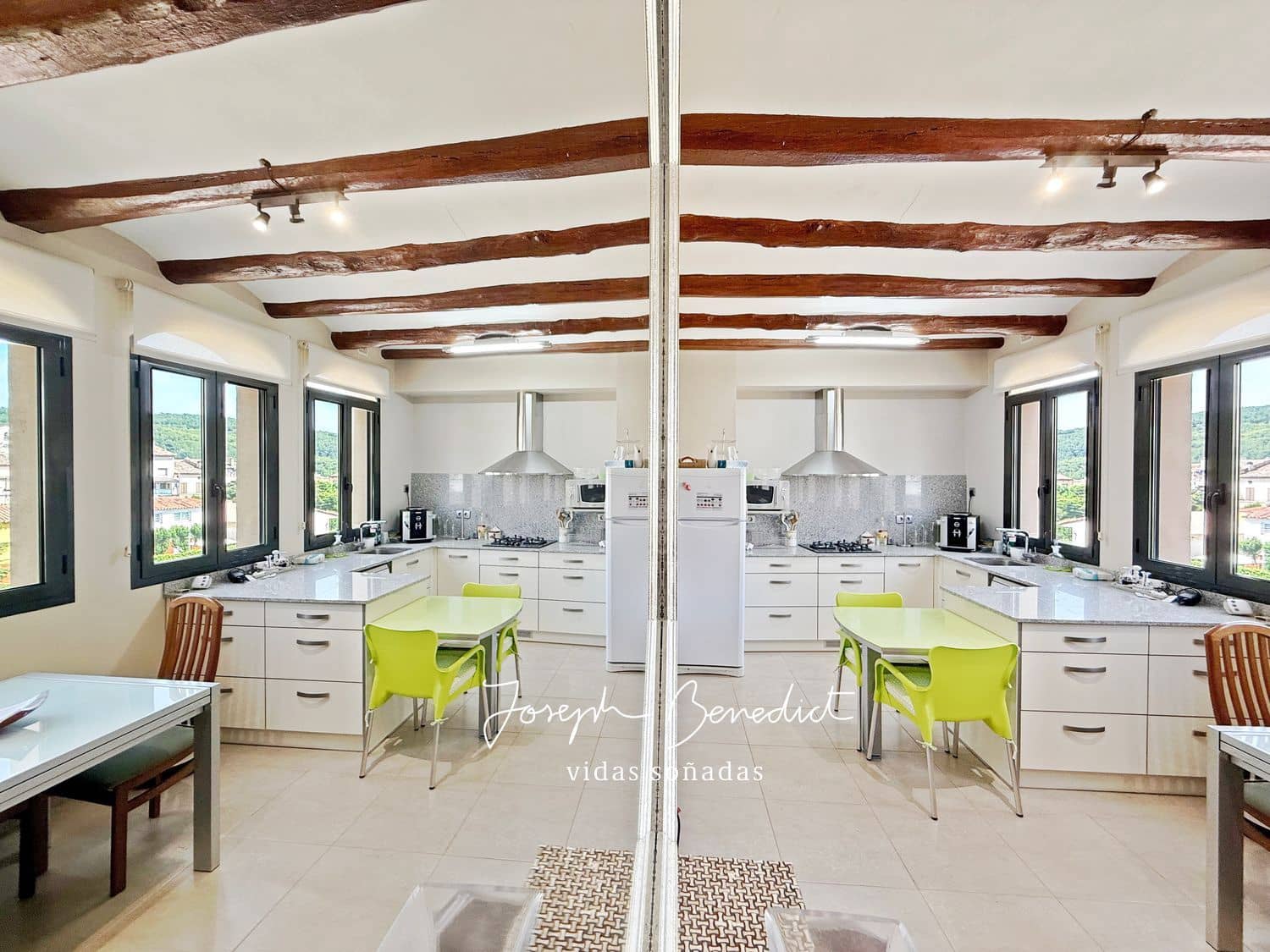 10 bedroom Townhouse for sale in Sant Quinti de Mediona with garage - € 400,000 (Ref: 9095059)