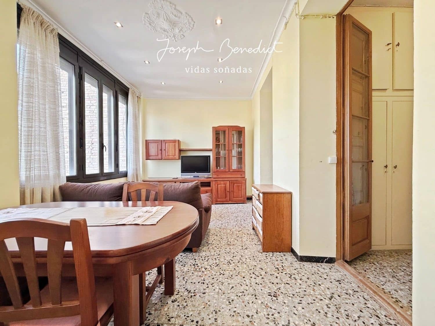 10 bedroom Townhouse for sale in Sant Quinti de Mediona with garage - € 400,000 (Ref: 9095059)