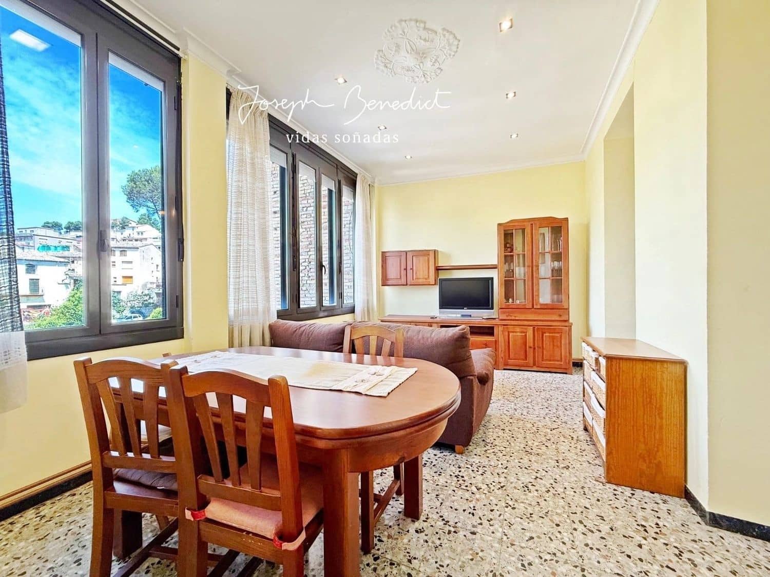 10 bedroom Townhouse for sale in Sant Quinti de Mediona with garage - € 400,000 (Ref: 9095059)