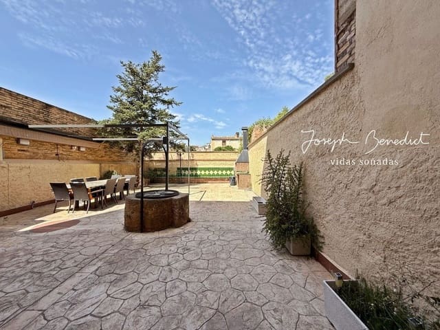 10 bedroom Townhouse for sale in Sant Quintí de Mediona with garage - € 400,000 (Ref: 9095059)