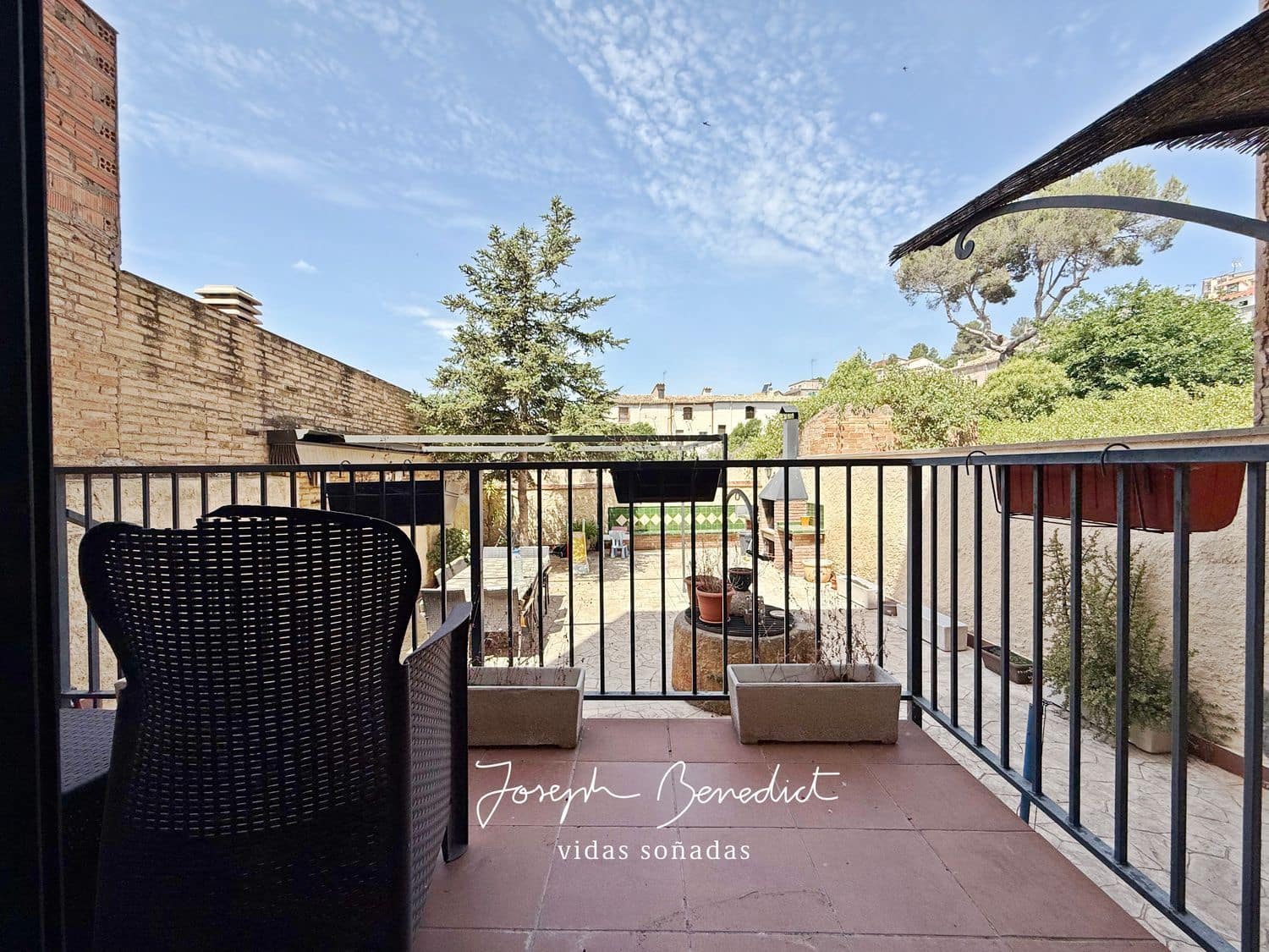 10 bedroom Townhouse for sale in Sant Quinti de Mediona with garage - € 400,000 (Ref: 9095059)