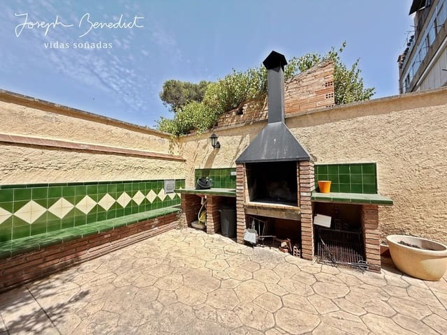 10 bedroom Townhouse for sale in Sant Quintí de Mediona with garage - € 400,000 (Ref: 9095059)