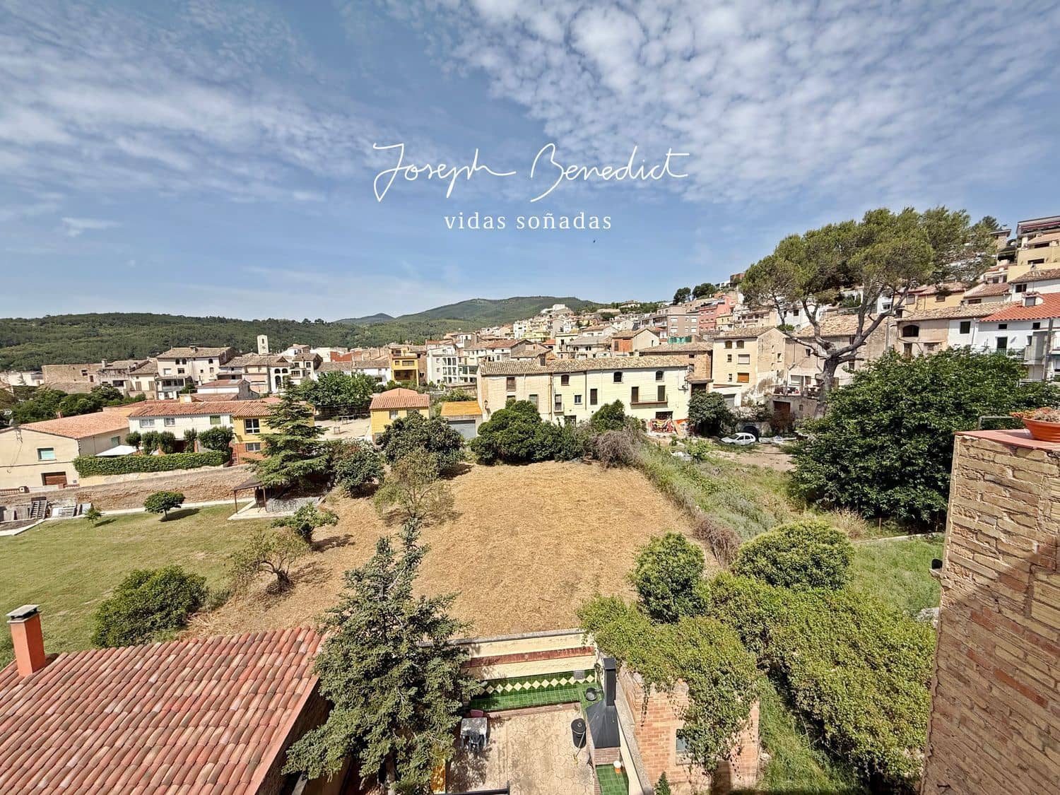 10 bedroom Townhouse for sale in Sant Quinti de Mediona with garage - € 400,000 (Ref: 9095059)