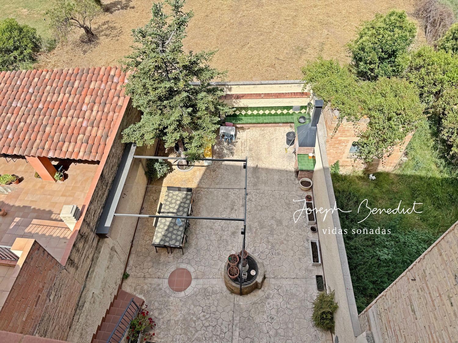 10 bedroom Townhouse for sale in Sant Quinti de Mediona with garage - € 400,000 (Ref: 9095059)