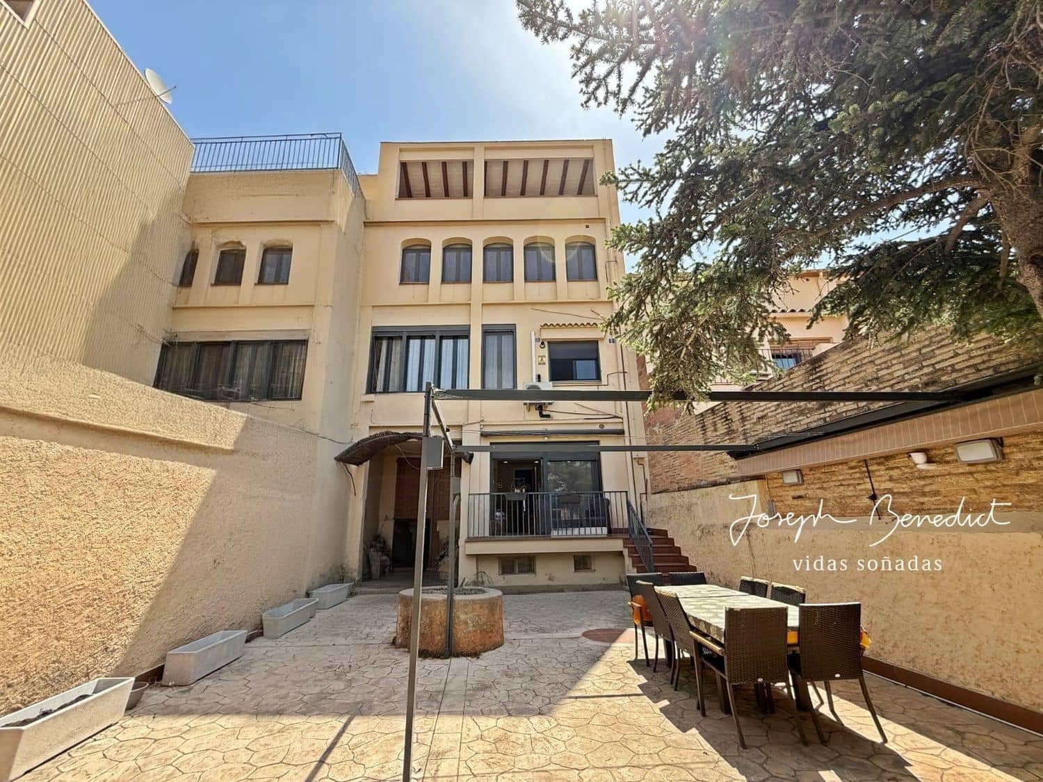 10 bedroom Townhouse for sale in Sant Quinti de Mediona with garage - € 400,000 (Ref: 9095059)