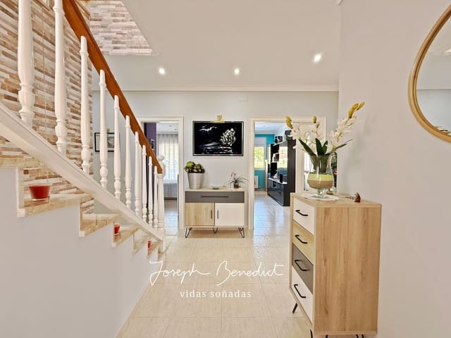 6 bedroom Villa for sale in Segur de Calafell, Calafell with pool garage - € 590,000 (Ref: 9106309)