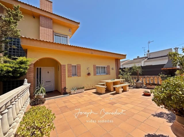 6 bedroom Villa for sale in Segur de Calafell, Calafell with pool garage - € 590,000 (Ref: 9106309)