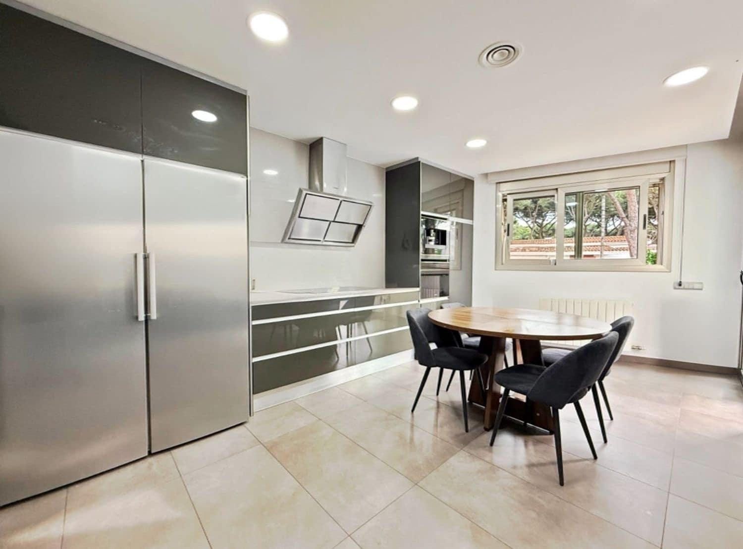 5 sypialnia Willa na sprzedaż w Castelldefels z basenem garażem - 2 590 000 € (Ref: 9108307)