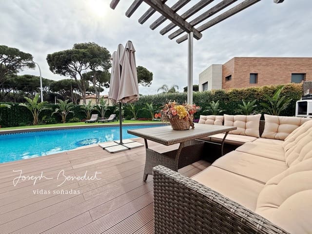 5 sypialnia Willa na sprzedaż w Castelldefels z basenem garażem - 2 590 000 € (Ref: 9108307)