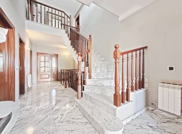 8 soverom Villa til salgs i Castelldefels med svømmebasseng garasje - € 1 445 000 (Ref: 9275660)