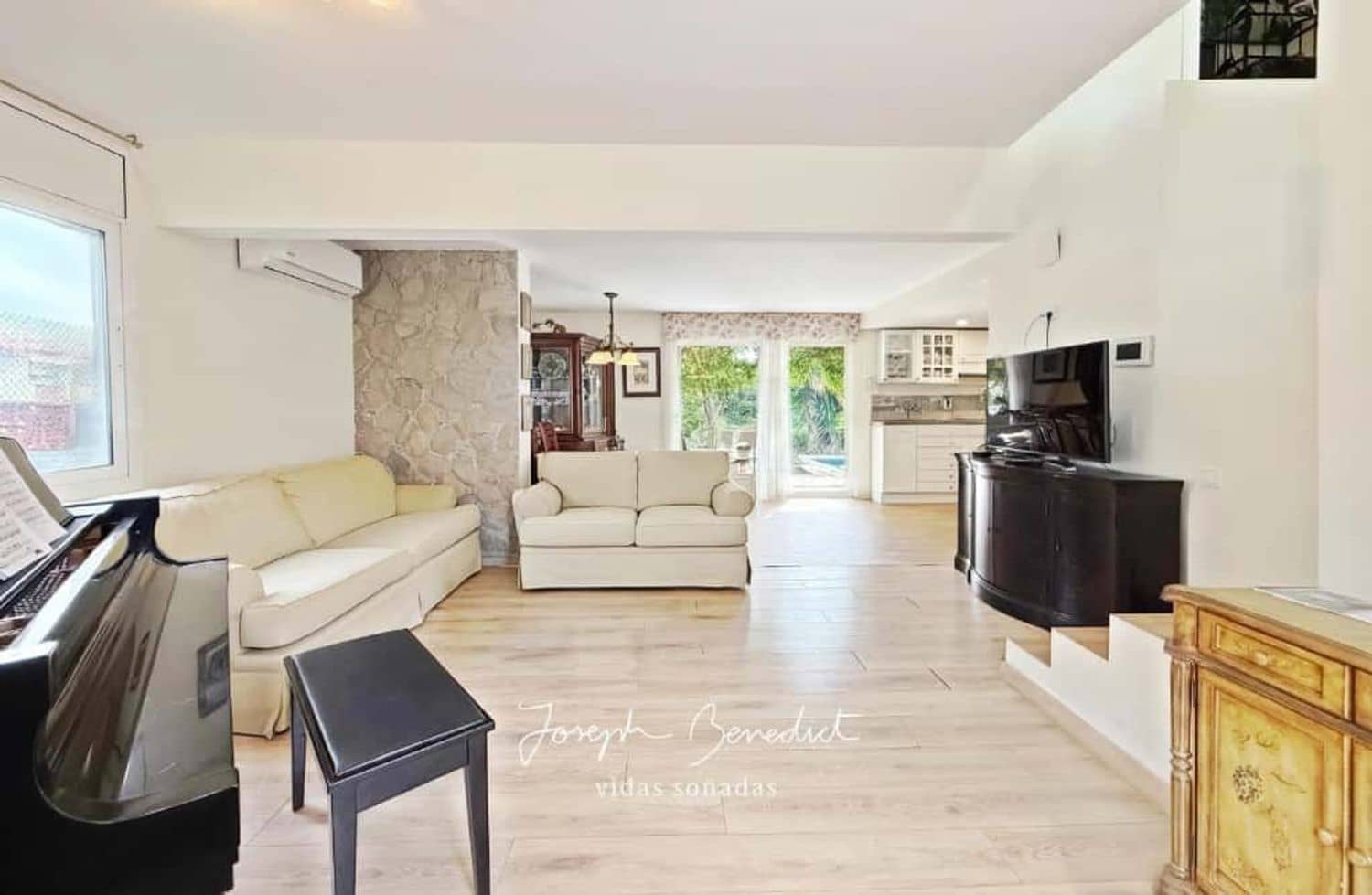 6 bedroom Villa for sale in Castelldefels with pool garage - € 1,150,000 (Ref: 9400403)