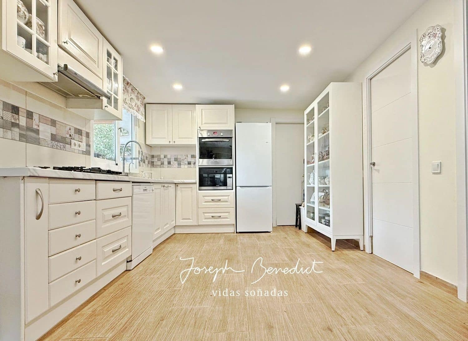 6 bedroom Villa for sale in Castelldefels with pool garage - € 1,150,000 (Ref: 9400403)