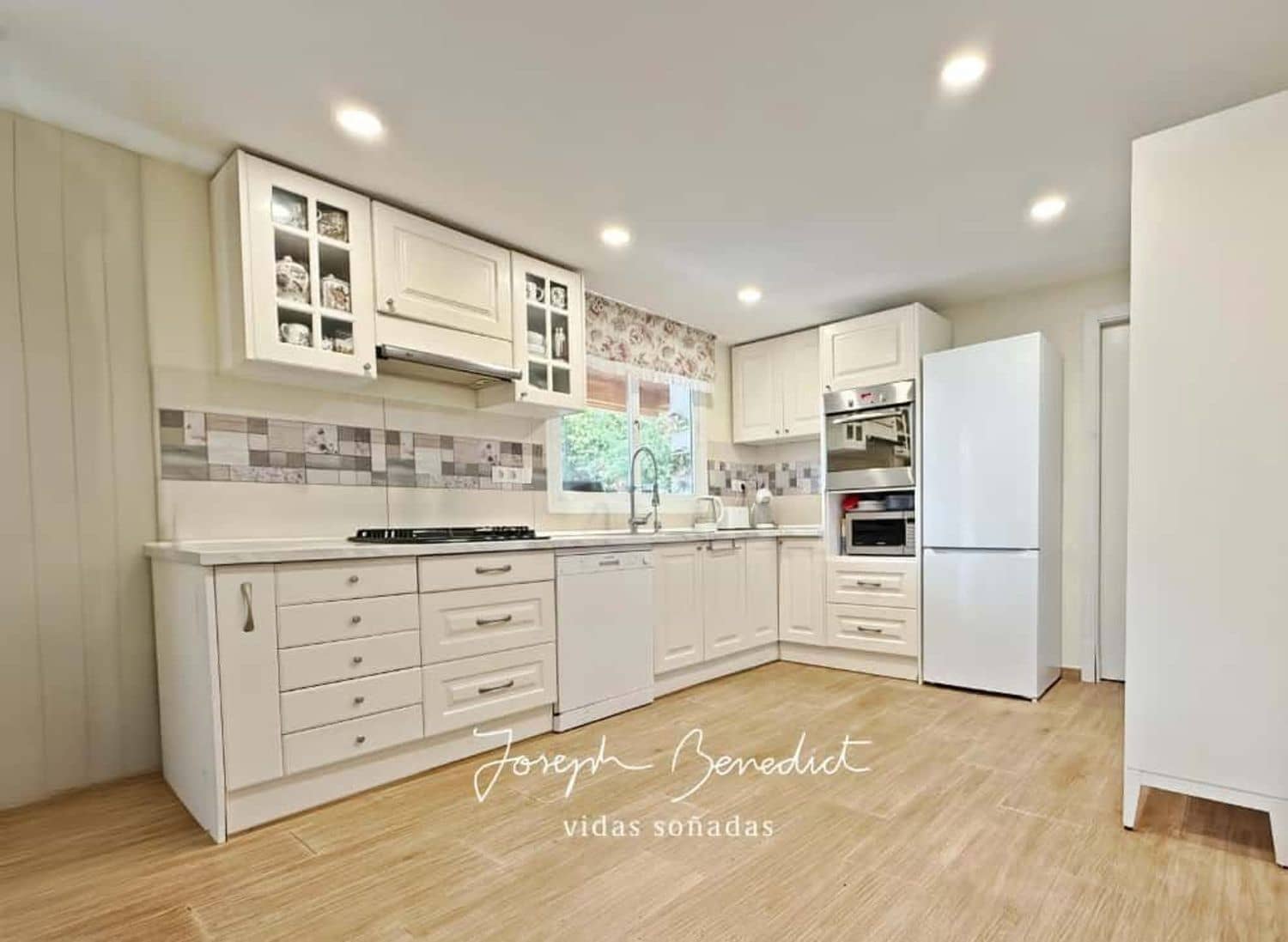 6 bedroom Villa for sale in Castelldefels with pool garage - € 1,150,000 (Ref: 9400403)