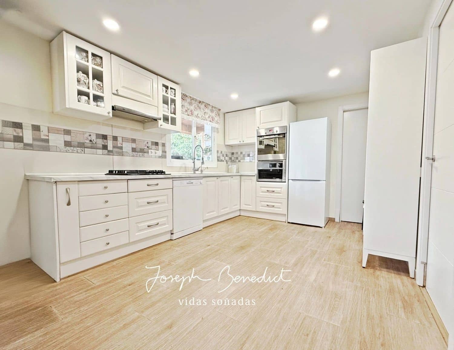 6 bedroom Villa for sale in Castelldefels with pool garage - € 1,150,000 (Ref: 9400403)