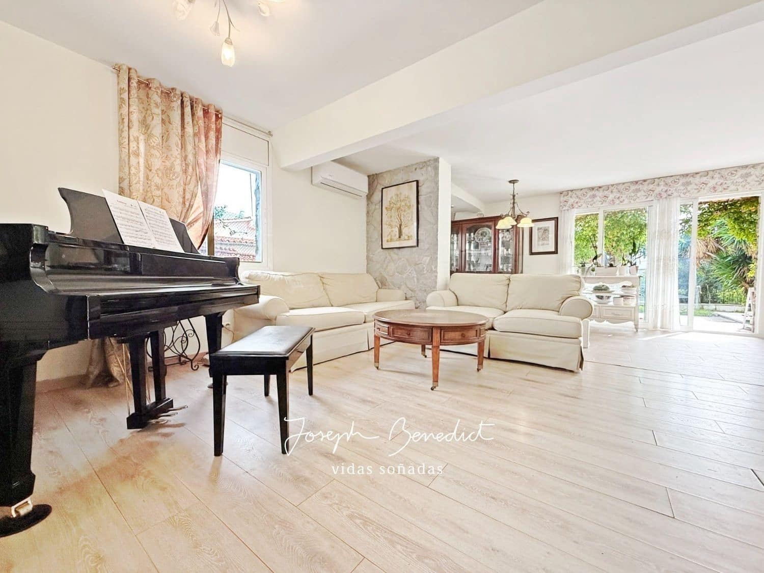 6 bedroom Villa for sale in Castelldefels with pool garage - € 1,150,000 (Ref: 9400403)