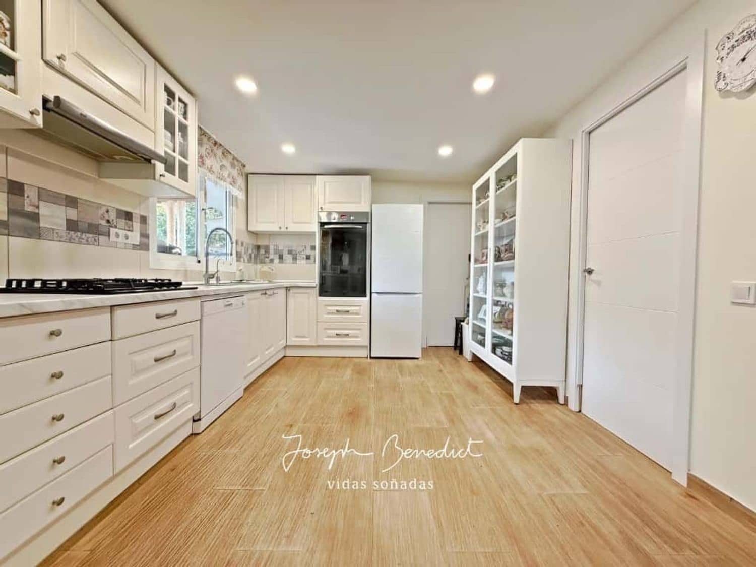 6 bedroom Villa for sale in Castelldefels with pool garage - € 1,150,000 (Ref: 9400403)