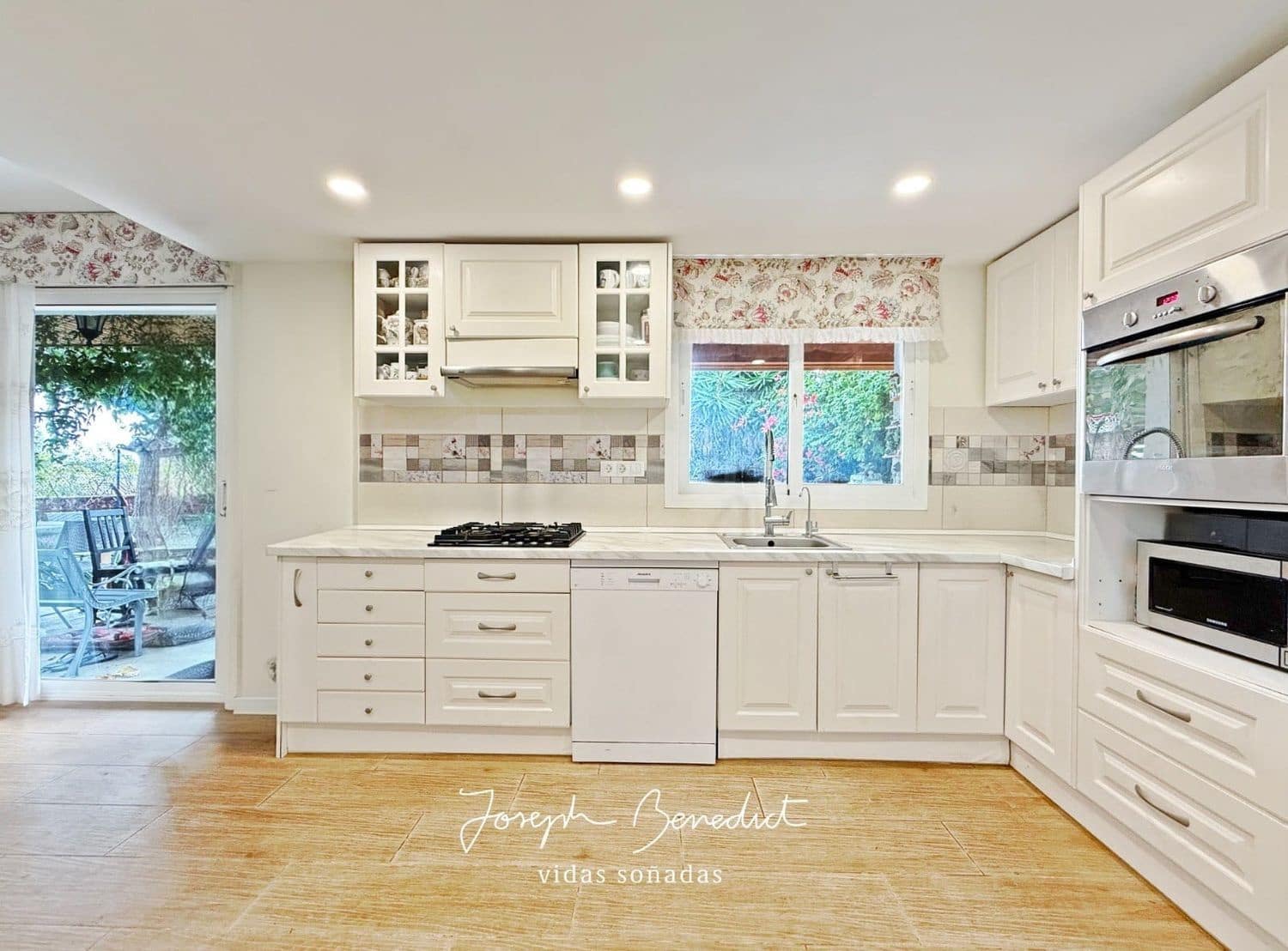 6 bedroom Villa for sale in Castelldefels with pool garage - € 1,150,000 (Ref: 9400403)