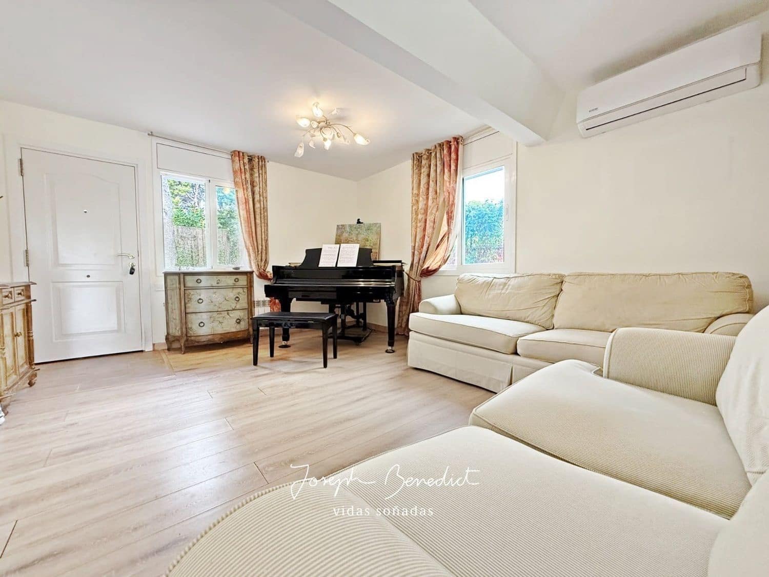 6 bedroom Villa for sale in Castelldefels with pool garage - € 1,150,000 (Ref: 9400403)