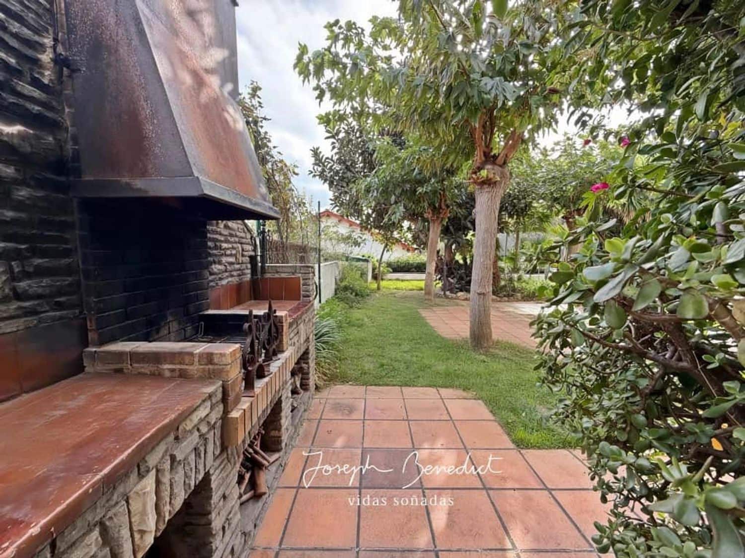 6 bedroom Villa for sale in Castelldefels with pool garage - € 1,150,000 (Ref: 9400403)