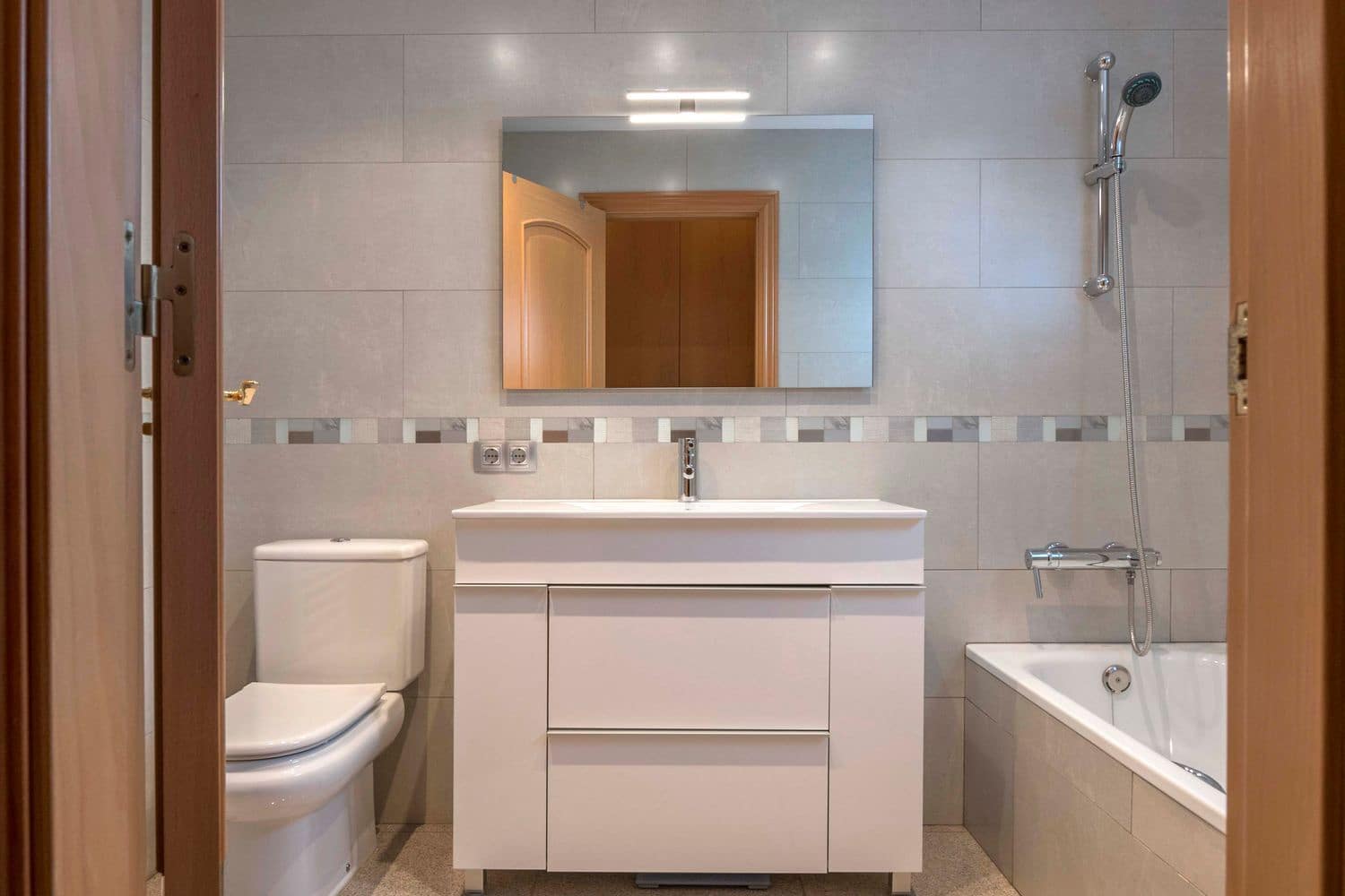 8 bedroom Villa for sale in Castelldefels with pool garage - € 1,900,000 (Ref: 9413636)