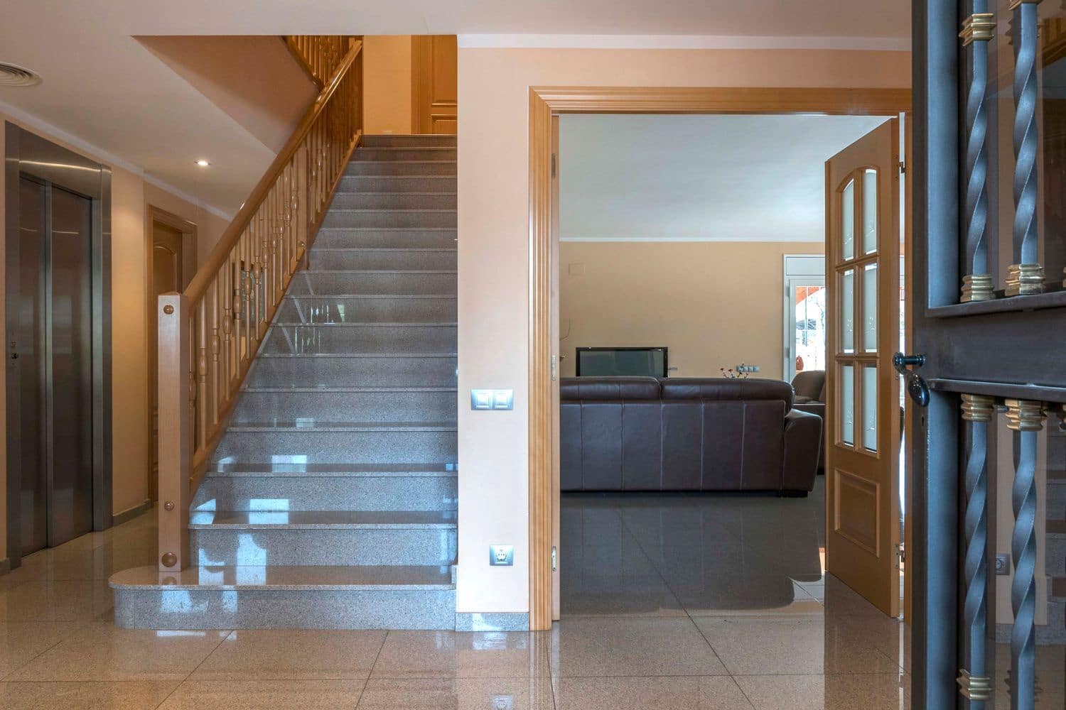 8 bedroom Villa for sale in Castelldefels with pool garage - € 1,900,000 (Ref: 9413636)