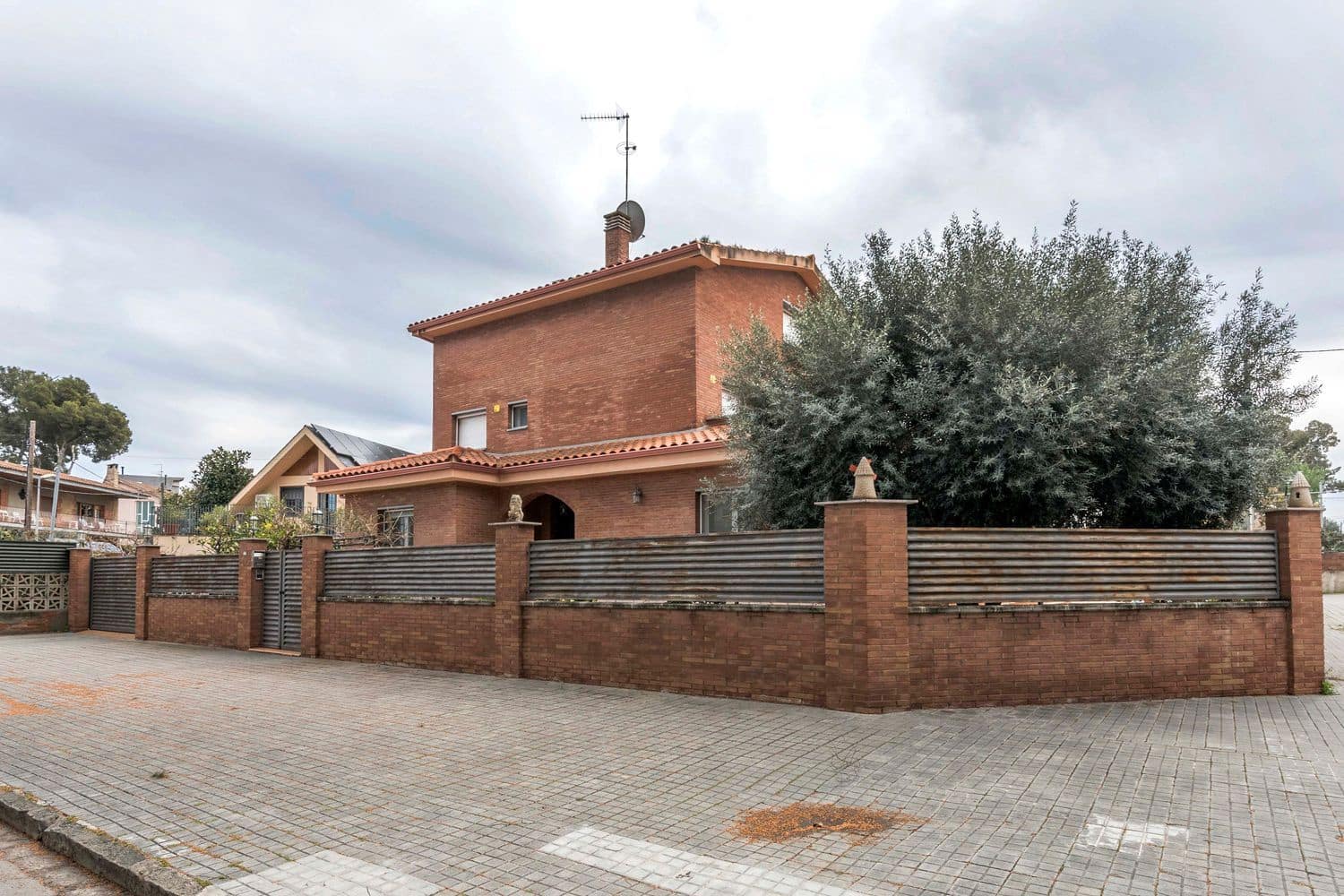 8 bedroom Villa for sale in Castelldefels with pool garage - € 1,900,000 (Ref: 9413636)