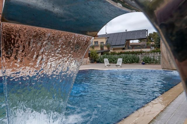 8 soverom Villa til salgs i Castelldefels med svømmebasseng garasje - € 1 900 000 (Ref: 9413636)