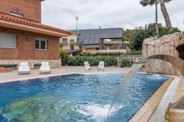 8 soverom Villa til salgs i Castelldefels med svømmebasseng garasje - € 1 900 000 (Ref: 9413636)