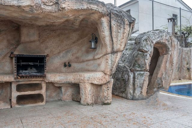 8 soverom Villa til salgs i Castelldefels med svømmebasseng garasje - € 1 900 000 (Ref: 9413636)