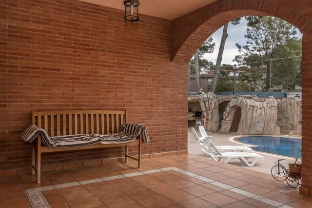 8 soverom Villa til salgs i Castelldefels med svømmebasseng garasje - € 1 900 000 (Ref: 9413636)