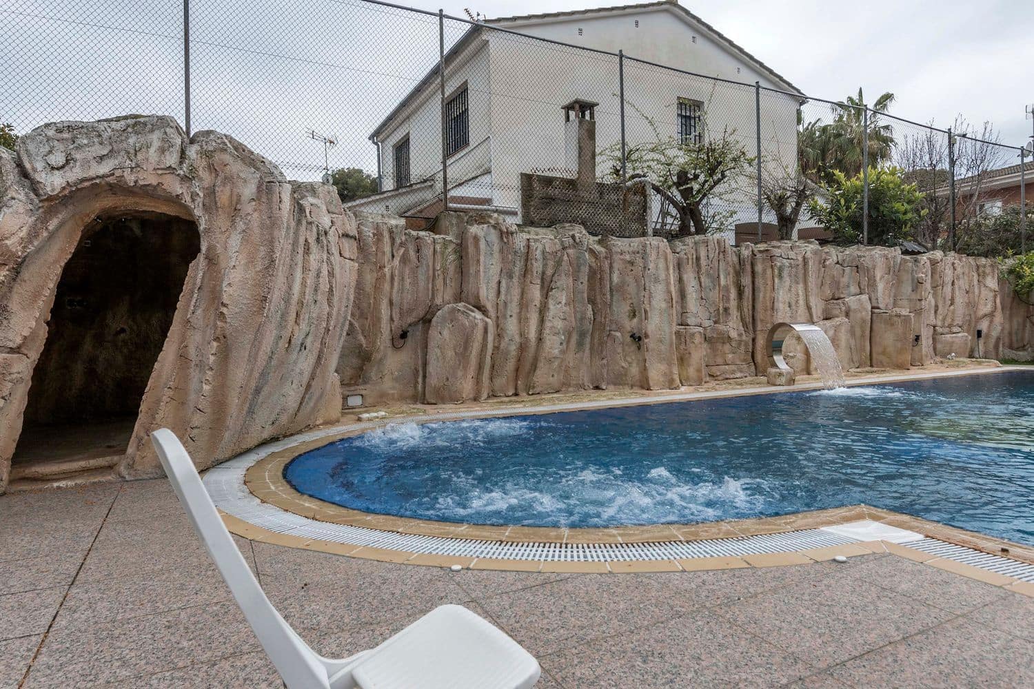 8 bedroom Villa for sale in Castelldefels with pool garage - € 1,900,000 (Ref: 9413636)