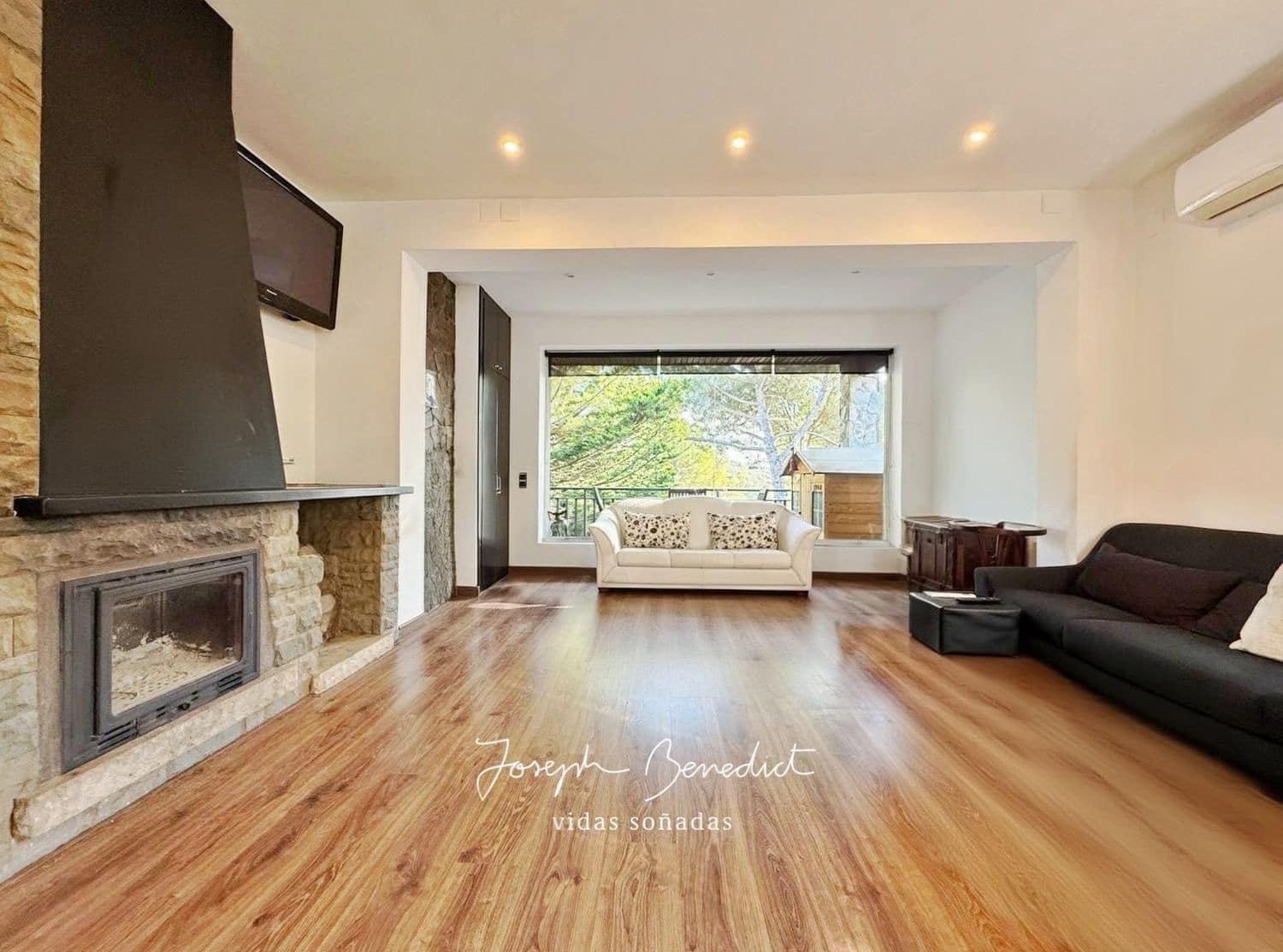 4 bedroom Villa for sale in Begues with pool garage - € 620,000 (Ref: 9494409)