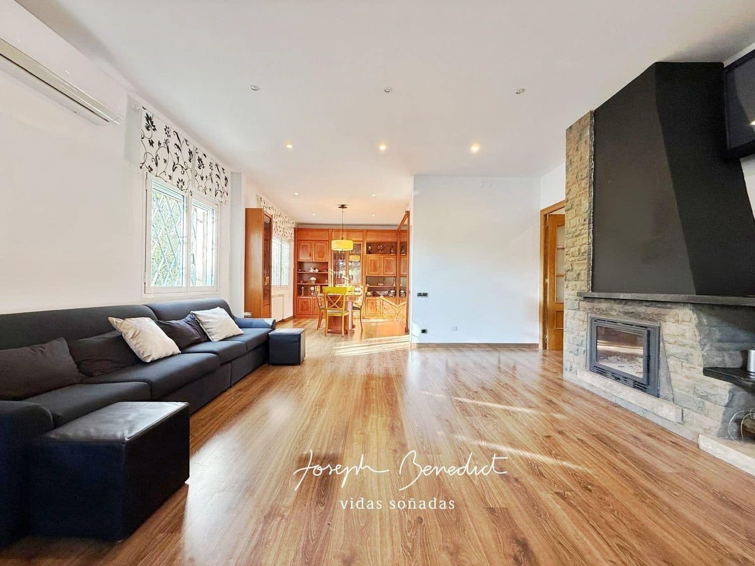 4 bedroom Villa for sale in Begues with pool garage - € 620,000 (Ref: 9494409)