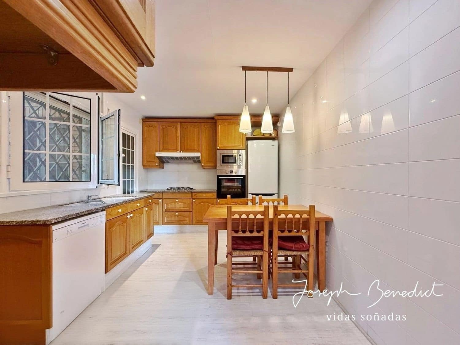 4 bedroom Villa for sale in Begues with pool garage - € 620,000 (Ref: 9494409)