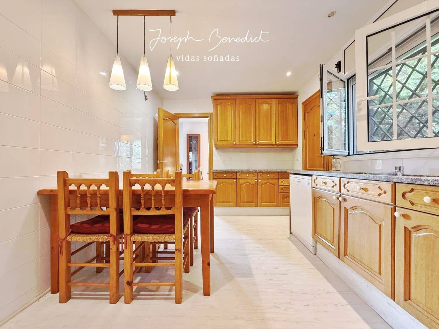 4 bedroom Villa for sale in Begues with pool garage - € 620,000 (Ref: 9494409)