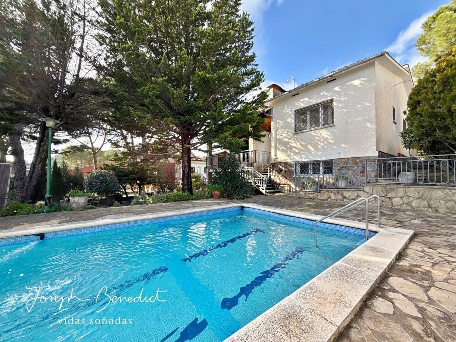 4 bedroom Villa for sale in Begues with pool garage - € 620,000 (Ref: 9494409)